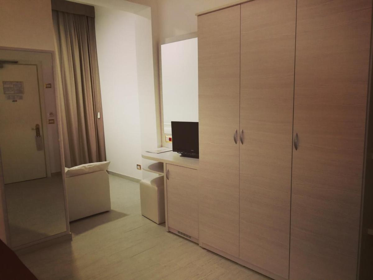 Hotel Bristol Bellaria-Igea Marina Exterior foto