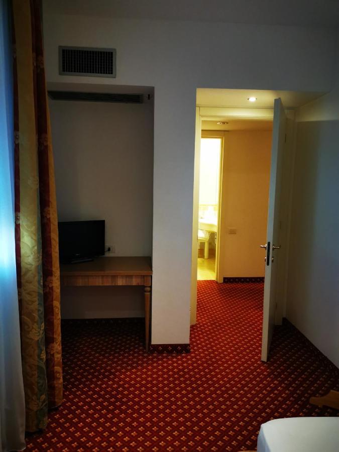 Hotel Bristol Bellaria-Igea Marina Exterior foto