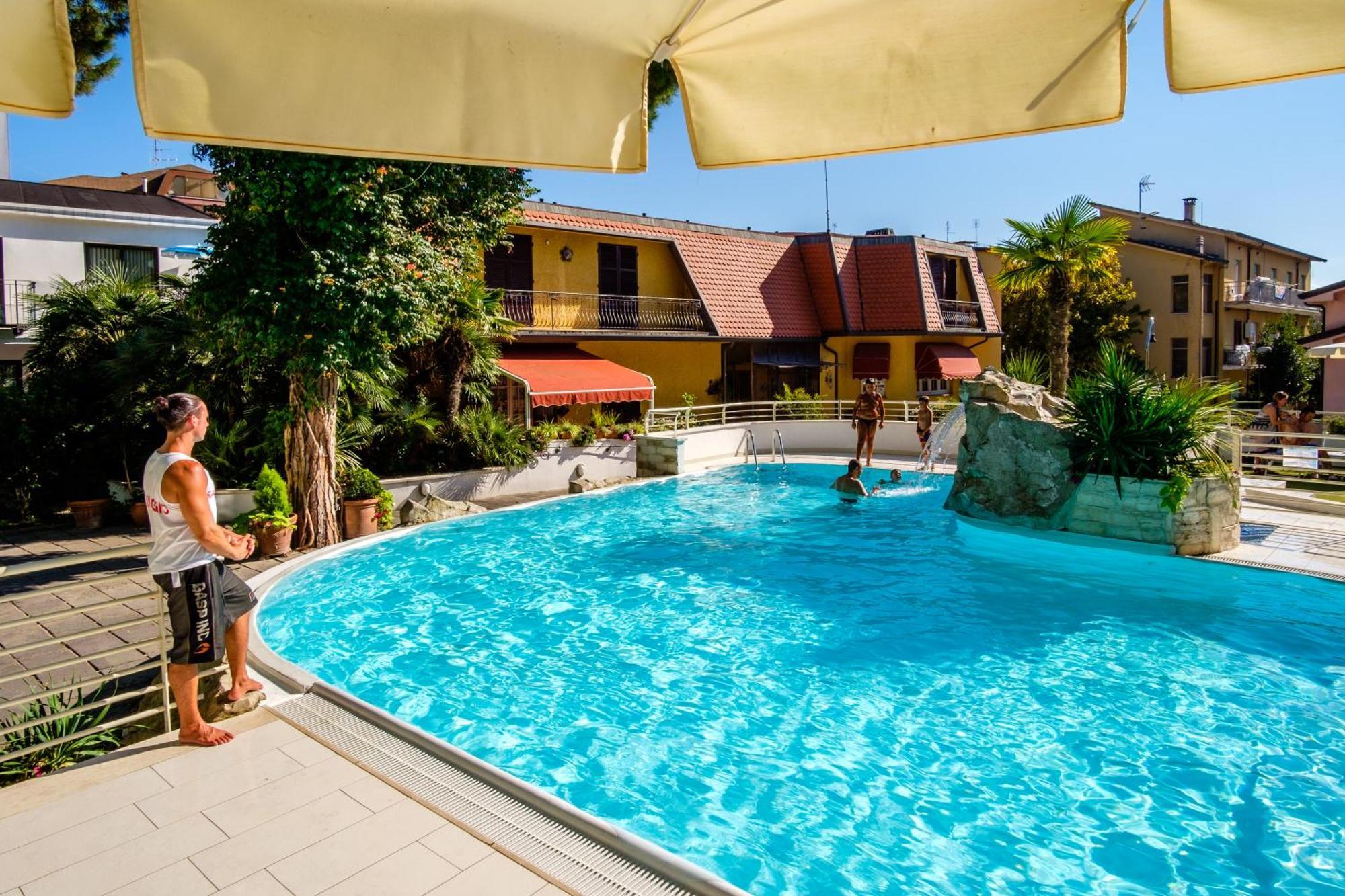 Hotel Bristol Bellaria-Igea Marina Exterior foto