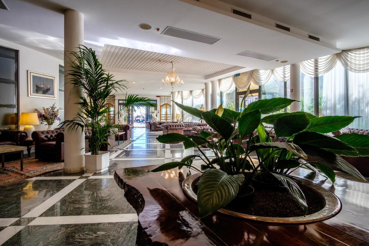 Hotel Bristol Bellaria-Igea Marina Exterior foto