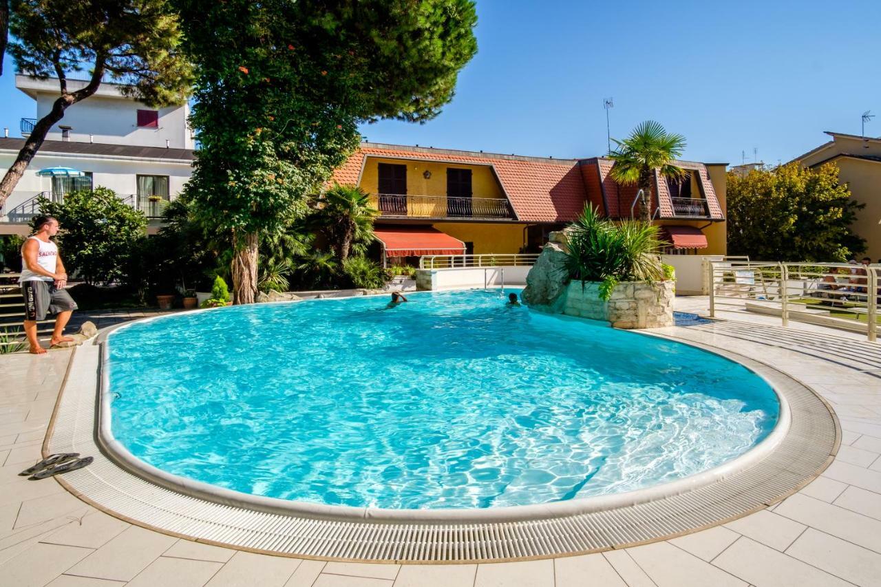 Hotel Bristol Bellaria-Igea Marina Exterior foto